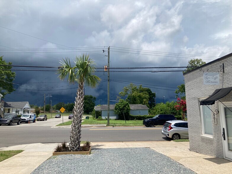More Photos Of 902 S Castle St, Wilmington General Retail For Sale