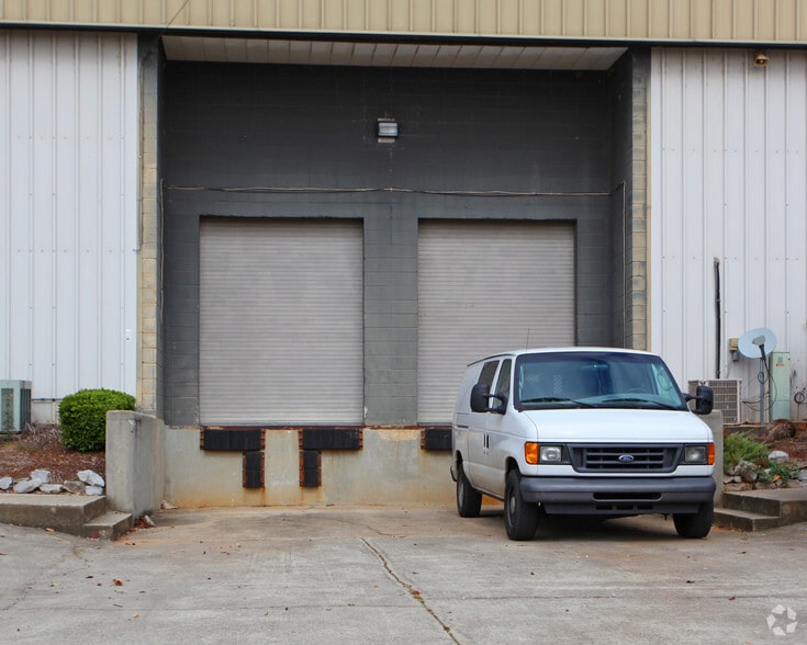 More Photos Of 2106 West Ferry Way, Huntsville Light Distribution For Lease