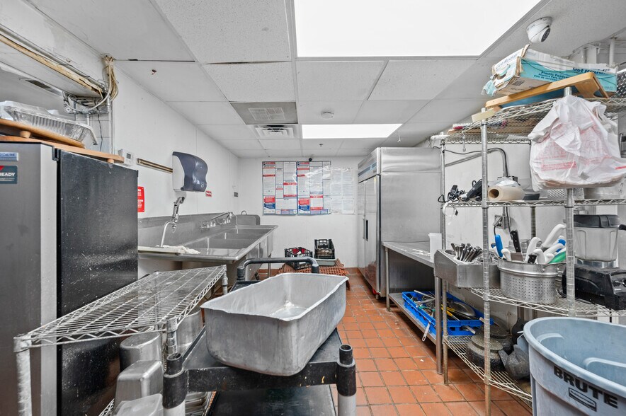 More Photos Of 5828 W Indian School Rd, Phoenix Restaurant For Sale