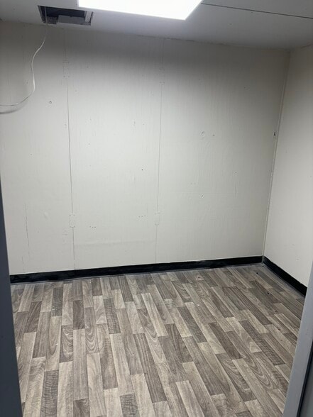 More Photos Of 1388 Chattahoochee Ave, Atlanta Light Distribution For Lease