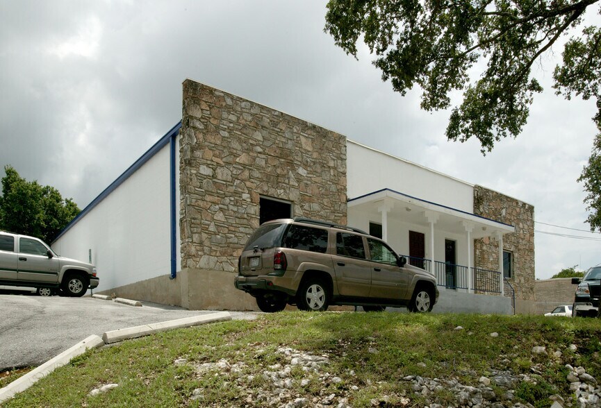 More Photos Of 11818 Warfield St, San Antonio Service For Lease