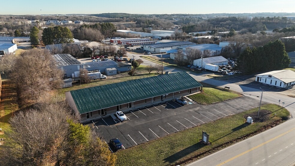 More Photos Of 107 Sunbelt Ct, Greer Light Distribution For Lease