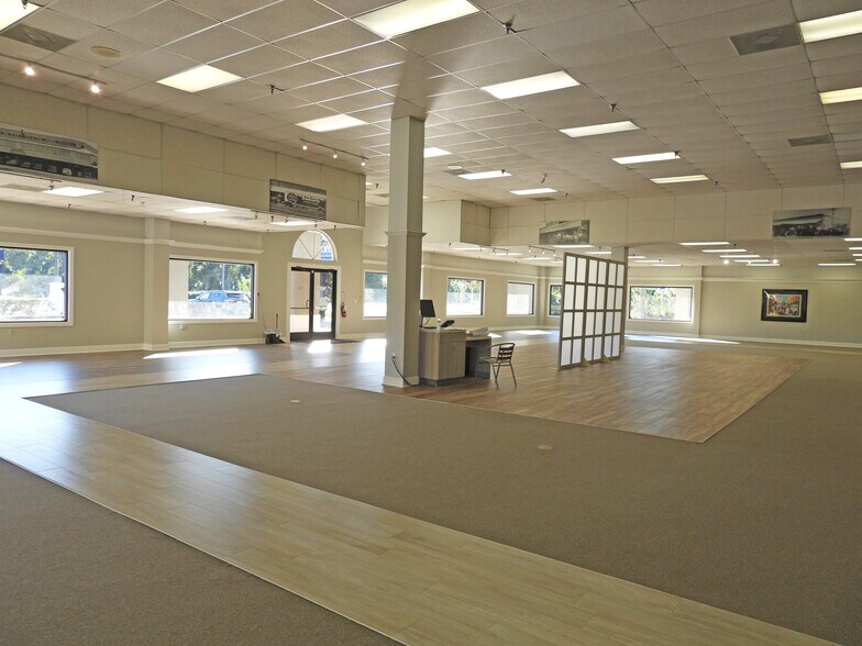 More Photos Of 3800 W New Haven Ave, Melbourne Freestanding For Lease