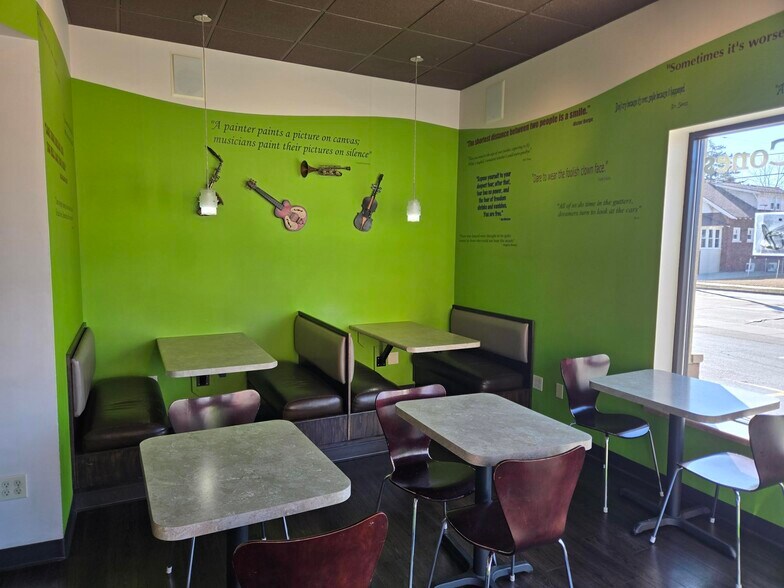 More Photos Of 1226 Oregon St, Oshkosh Restaurant For Sale