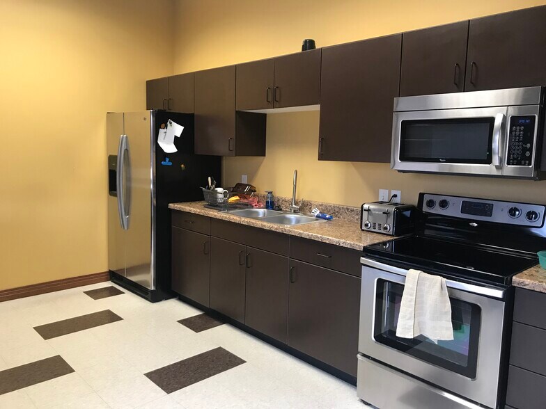 More Photos Of 5117 S Crossing Pl, Sioux Falls Office For Lease