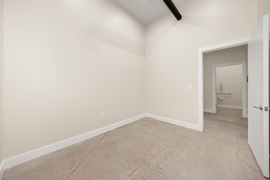 More Photos Of 3462 Greenfield rd, Berkley Medical For Lease