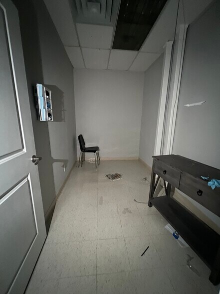 More Photos Of 2652-2690 E Main St, Bridgeport General Retail For Lease