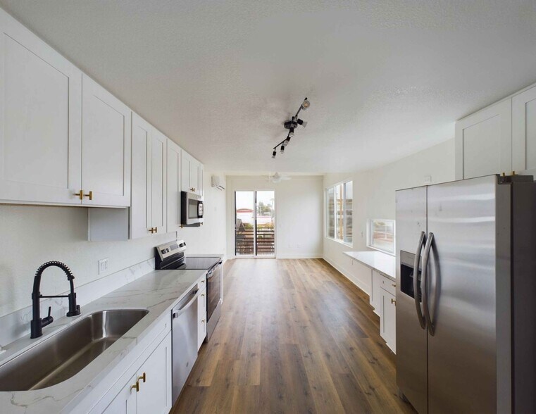 More Photos Of 3046 Nimitz Blvd, San Diego Apartments For Sale