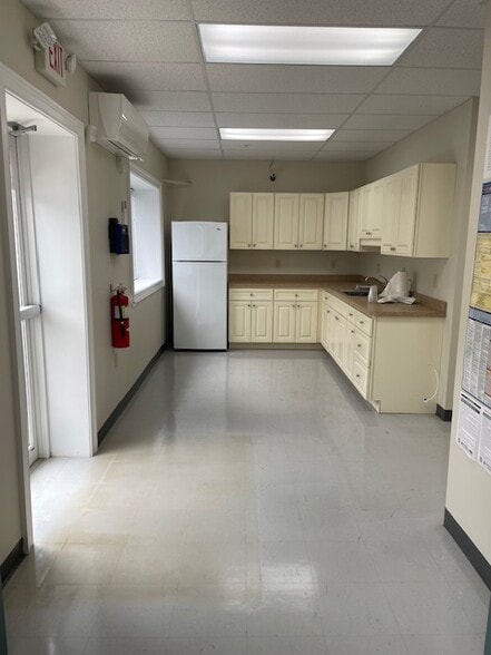 More Photos Of 405 W Bell St, Ridgely Light Distribution For Lease