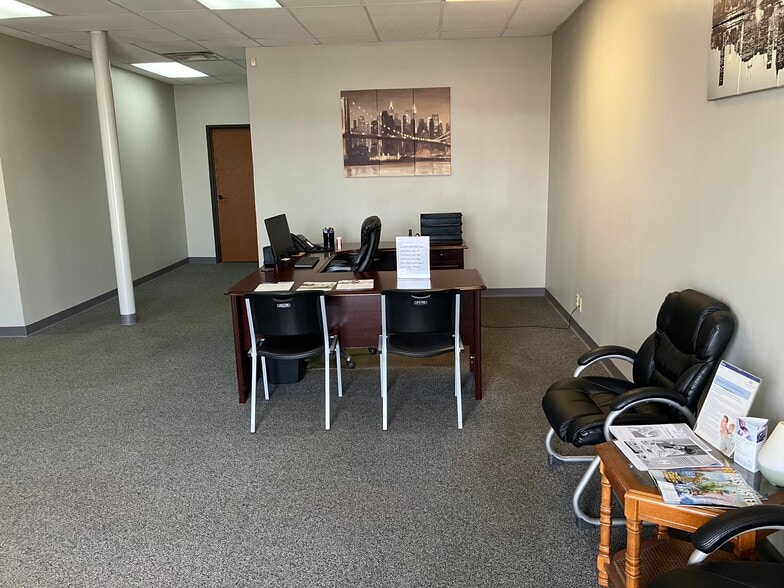 More Photos Of 4717 S Mingo Rd, Tulsa Research And Development For Lease