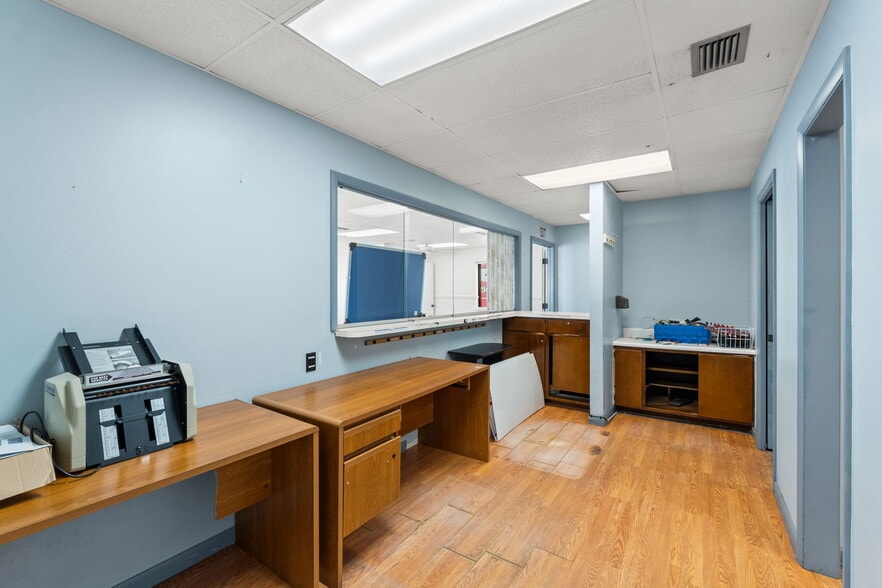 More Photos Of 215 W 6th St, Panama City Medical For Lease