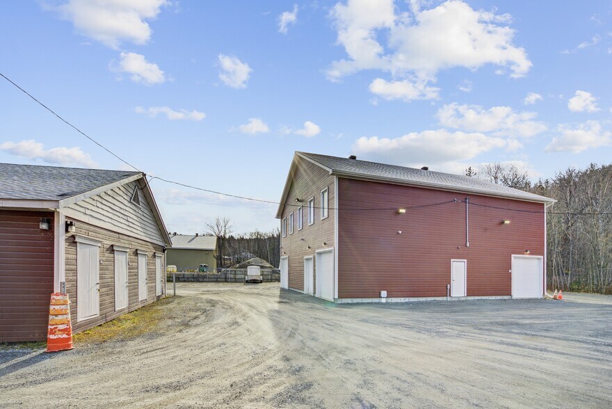 More Photos Of 1550-1560 Rue Michelin, Laval Self Storage For Sale