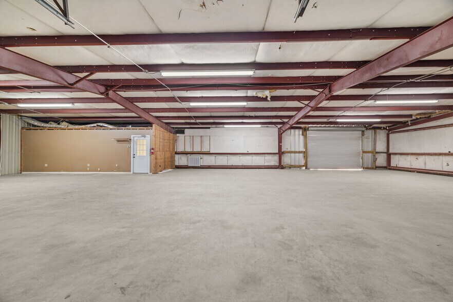 More Photos Of 10063 US-72, Rogersville Warehouse For Lease