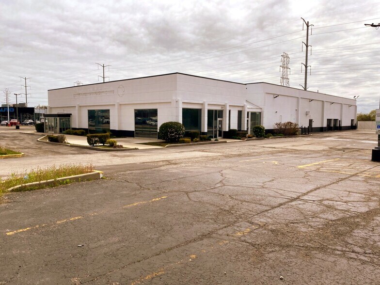 500 S Green Bay Rd, Waukegan, IL 60085 Auto Dealership For Sale