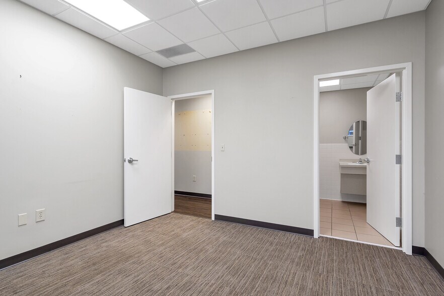 More Photos Of 4385 Johns Creek Pky, Suwanee Medical For Lease
