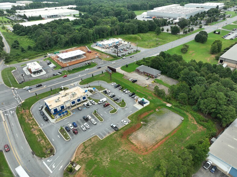 More Photos Of 1723 Main st, Duncan Storefront Retail Office For Lease