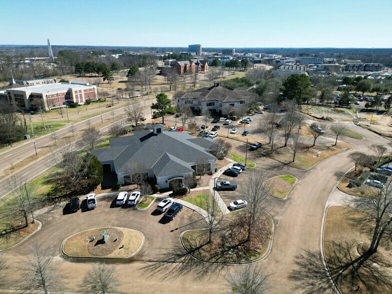 More Photos Of 601 Crescent Blvd, Madison Office For Lease