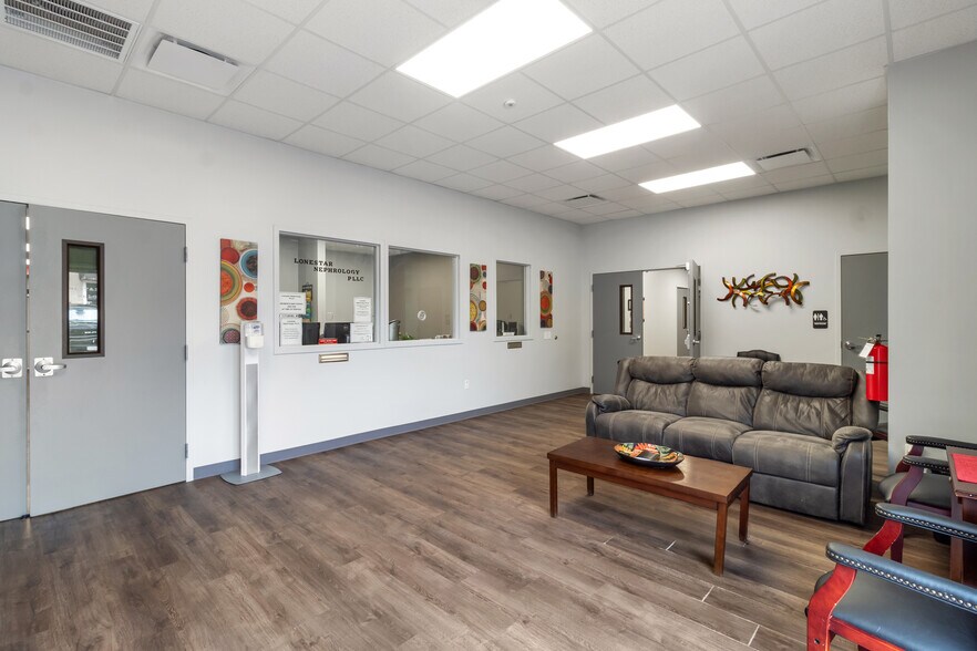 More Photos Of 2304 De Lee St, Bryan Medical For Lease