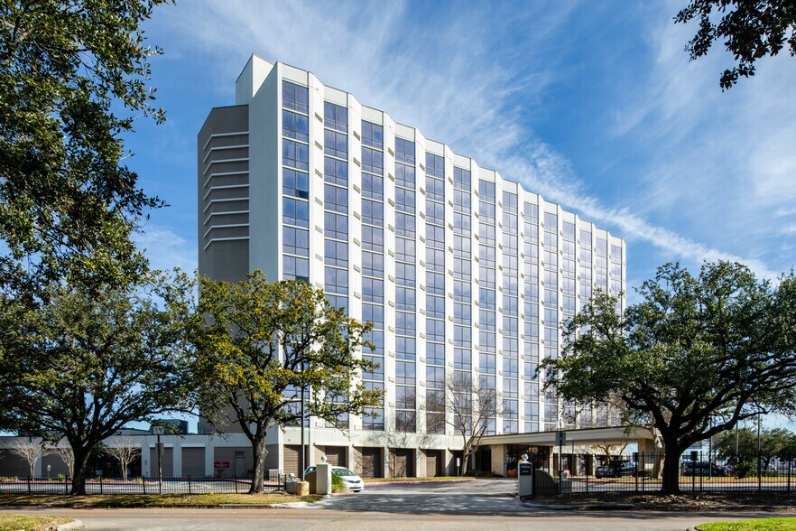 More Photos Of 6780 Southwest Fwy, Houston Multifamily For Sale