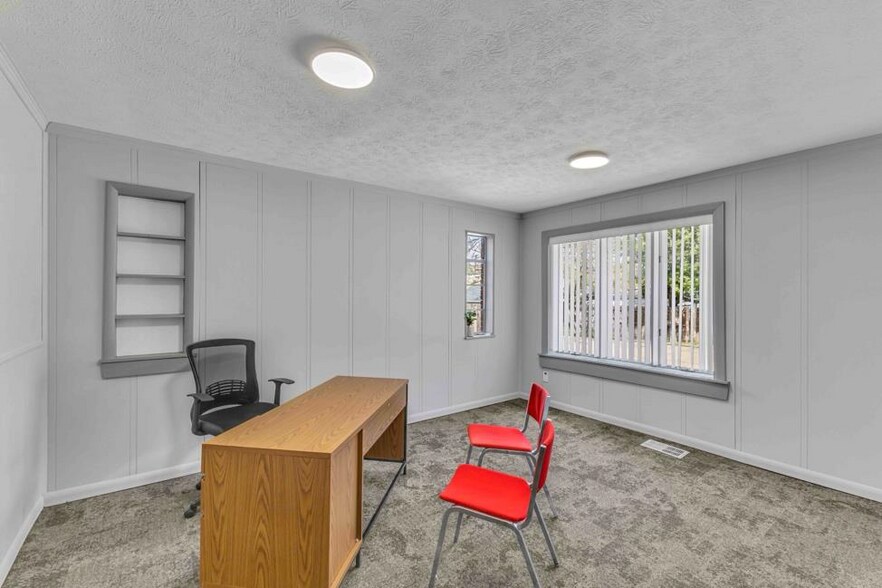 More Photos Of 18515-18519 Underwood Ave, Cleveland Office For Sale