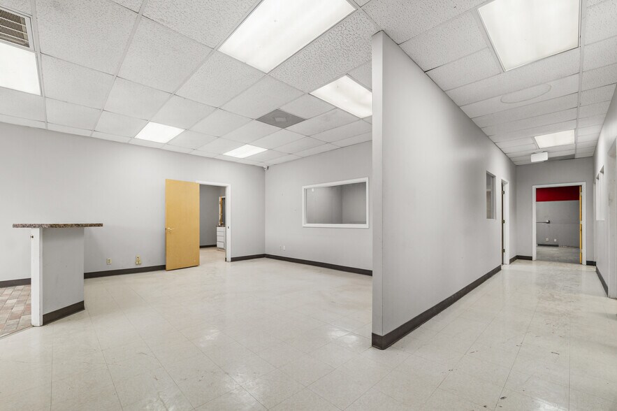 More Photos Of 10854 Vandale St, San Antonio Flex For Sale