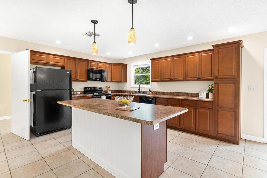 More Photos Of 229 W McClendon St, Lady Lake Office Residential For Sale