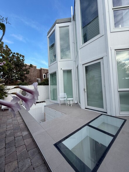 More Photos Of 3516 Sacramento St, San Francisco Storefront Retail Office For Lease