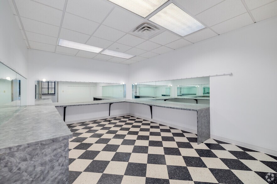 More Photos Of 1435-1441 Walnut St, Philadelphia Office For Lease