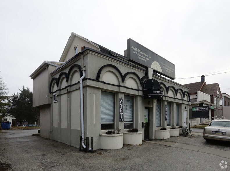More Photos Of 733 Montgomery Ave, Narberth Freestanding For Lease