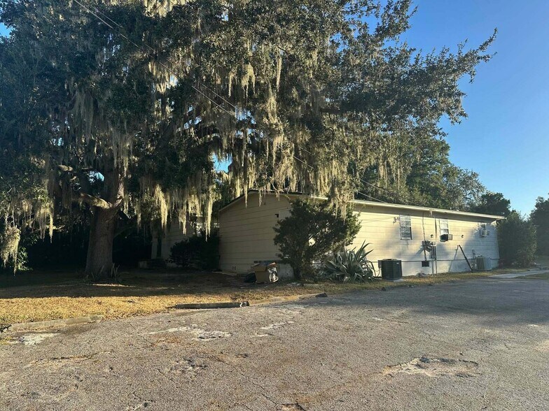 More Photos Of 100 NE 10th Ter, Mulberry Multifamily For Sale