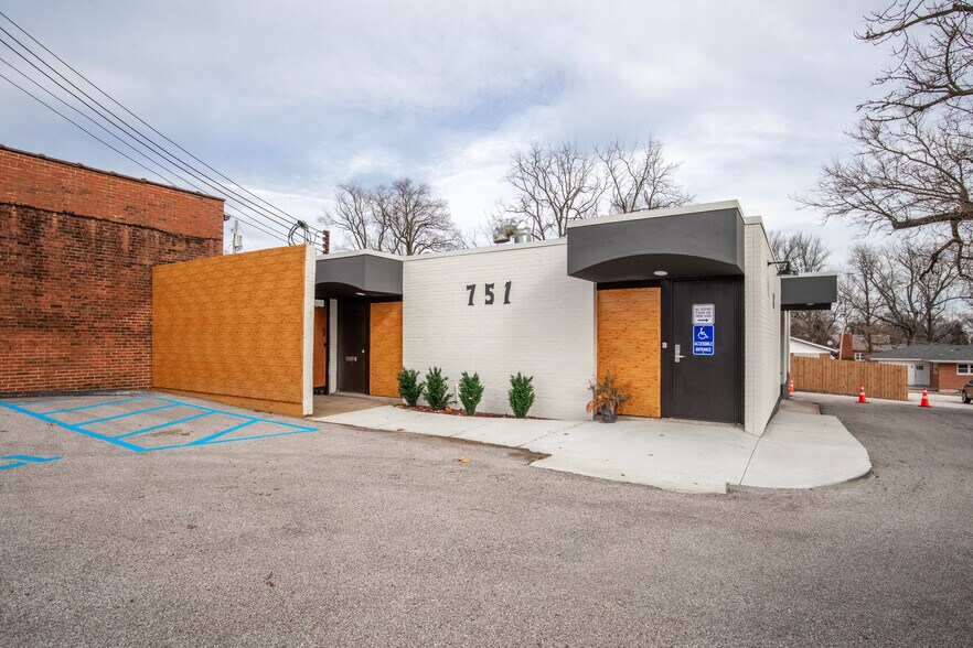 Primary Photo Of 751 Rue Saint Francois St, Florissant Office For Lease