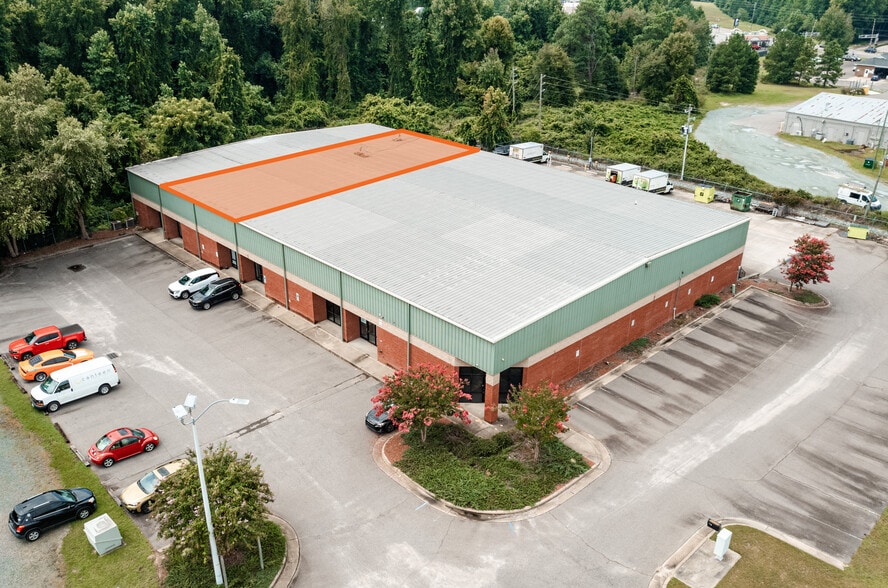 More Photos Of 200-225 Commercial Ct, Sanford Flex For Lease
