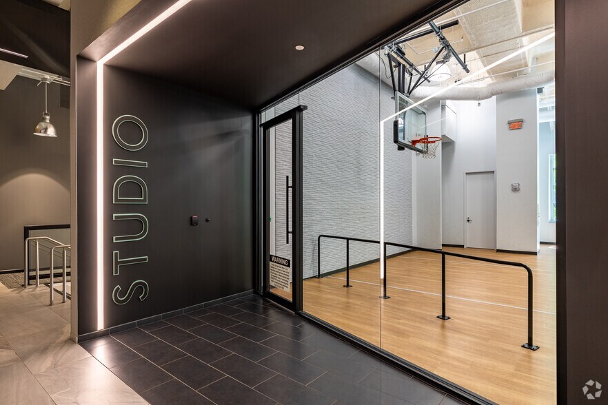 More Photos Of 10 10th St, Atlanta Office For Lease