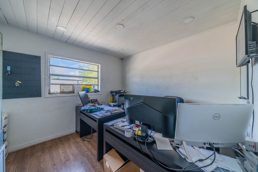 More Photos Of 14041 N Florida Ave, Tampa Auto Dealership For Sale