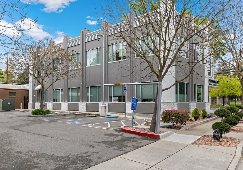 More Photos Of 2725 Riverside Blvd, Sacramento Coworking Space