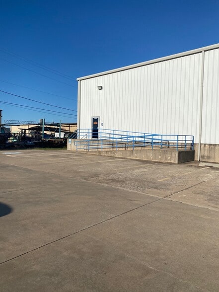 More Photos Of 8248 W Reno Ave, Oklahoma City Warehouse For Lease