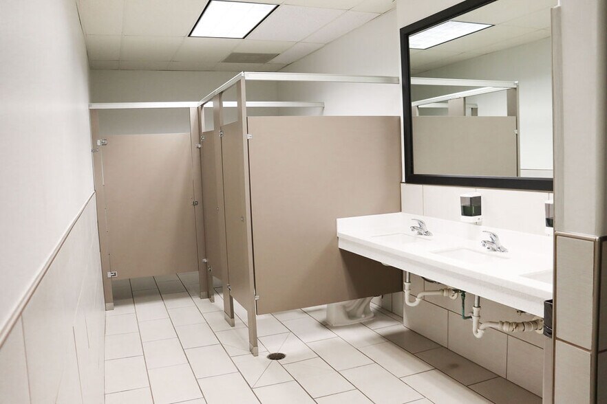 More Photos Of 6302 W Broadway St, Pearland Medical For Lease