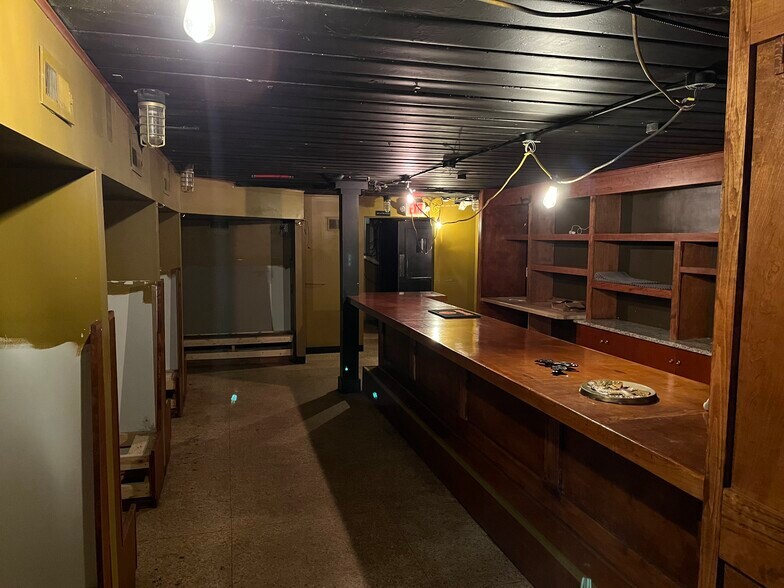 More Photos Of 5617 N High St, Columbus Restaurant For Lease