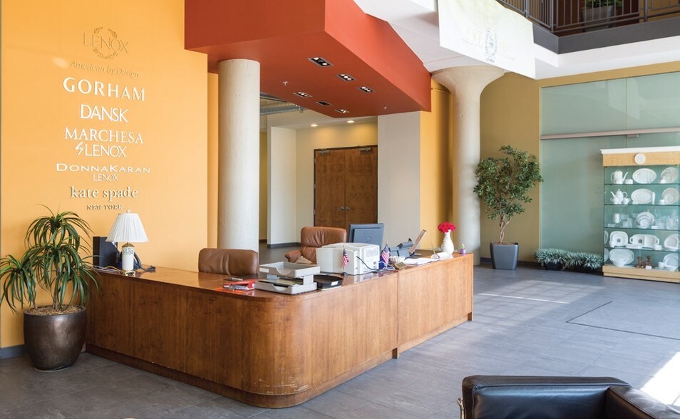 More Photos Of 1414 Radcliffe St, Bristol Office For Sale