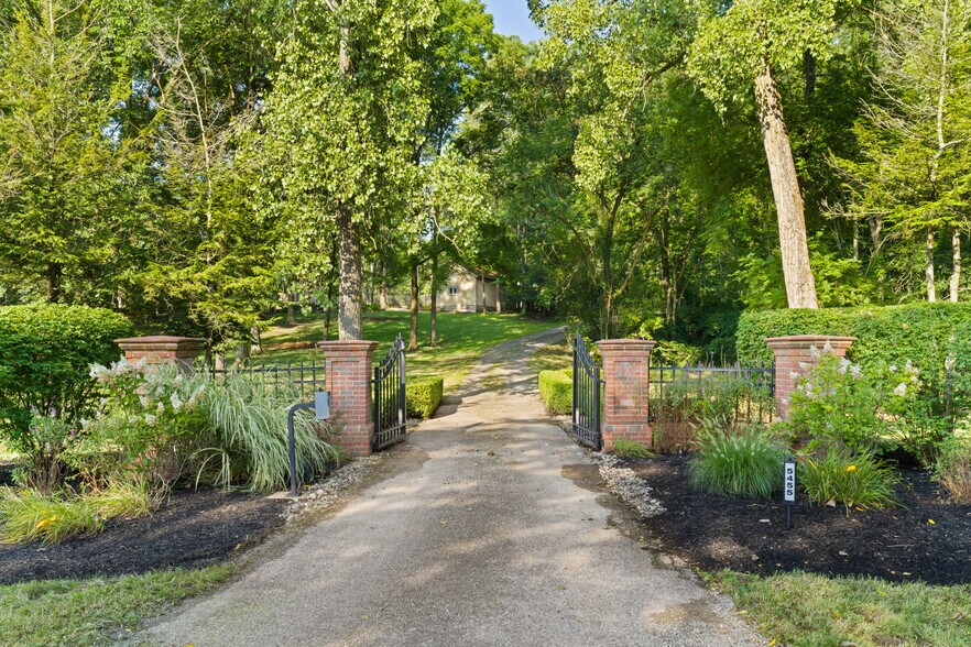 More Photos Of 5455 Plantation Rd, Sunbury Lodge Meeting Hall For Sale