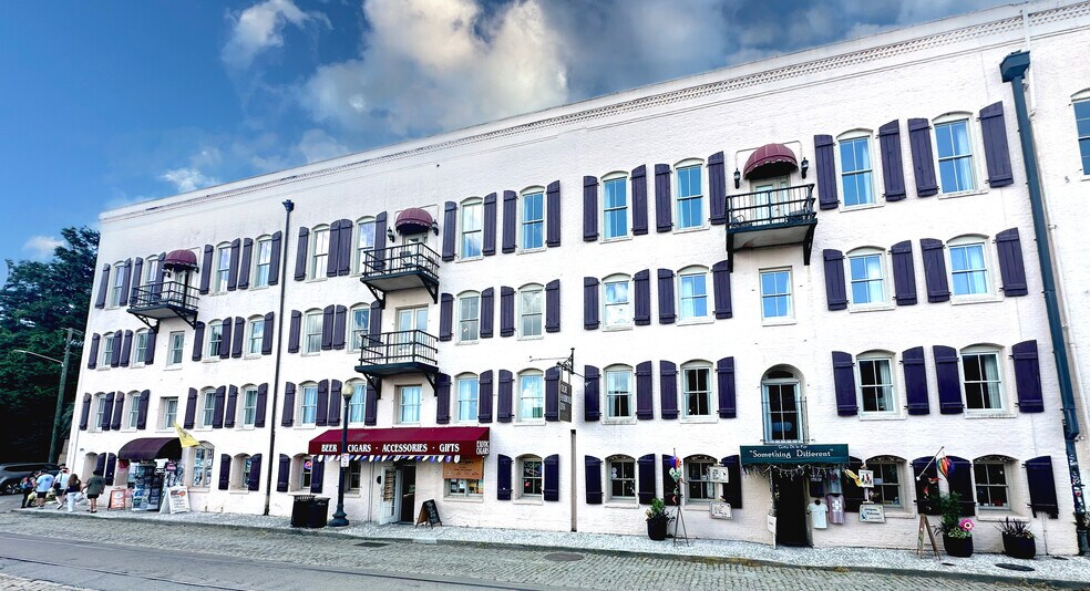 Primary Photo Of 508 E River St, Savannah Hotel For Lease