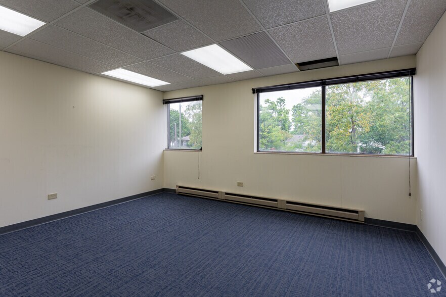 More Photos Of 101 N Virginia St, Crystal Lake Medical For Lease