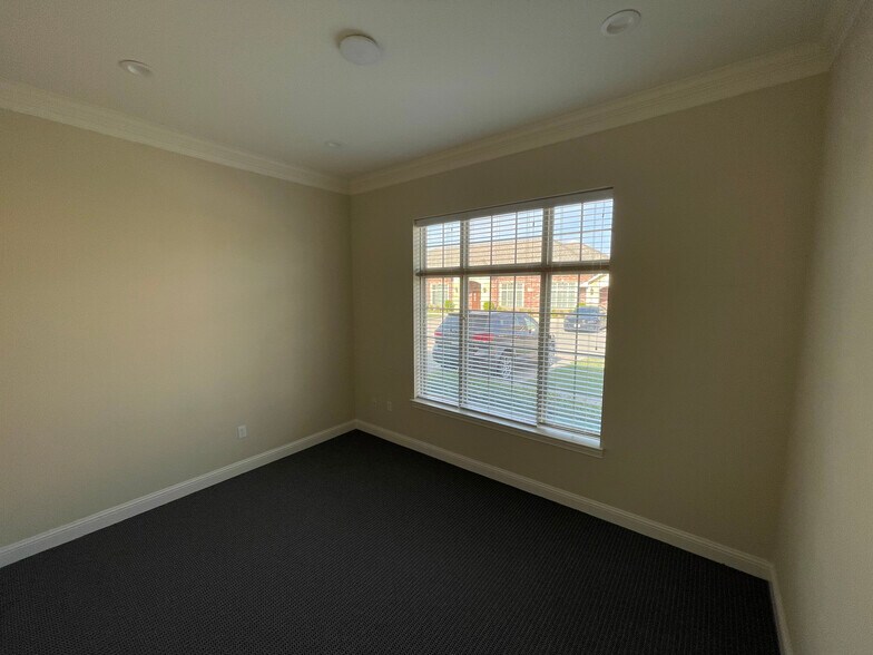 More Photos Of 8668 John Hickman Pky, Frisco Medical For Sale