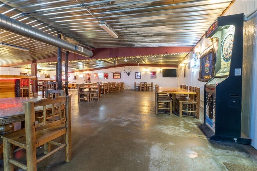 More Photos Of 233 Hwy 75, Sycamore Restaurant For Sale