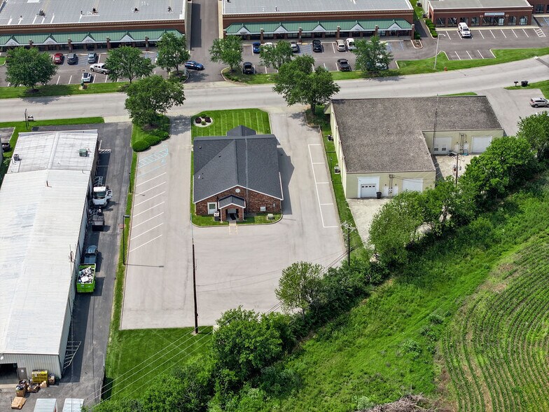 More Photos Of 250 Crossfield Dr, Versailles Industrial For Lease