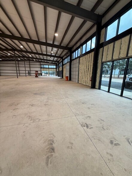 More Photos Of 14510 Fitzhugh Rd, Austin Flex For Lease