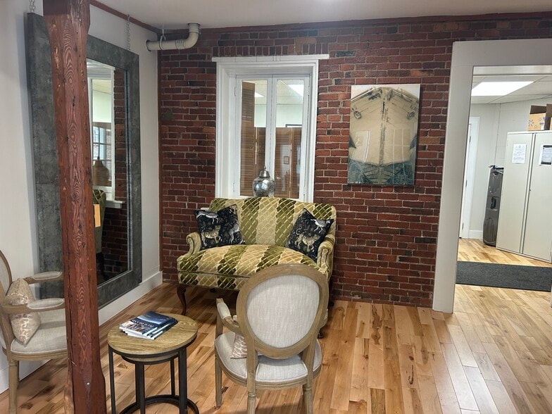 More Photos Of 7 Water St, Amesbury Loft Creative Space For Lease