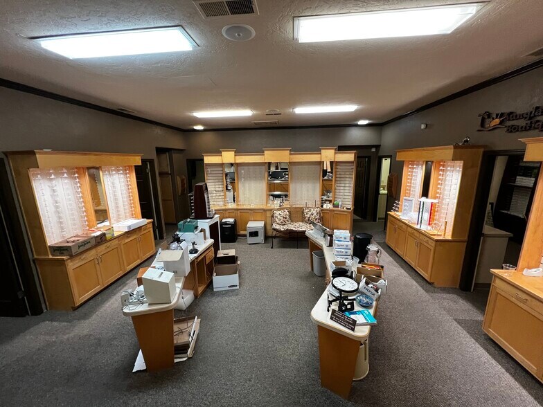 More Photos Of 3753 Churn Creek Rd, Redding Office For Sale