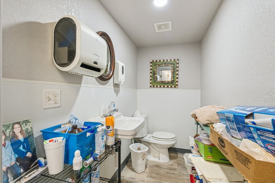 More Photos Of 424 W Chickasha Ave, Chickasha Storefront For Sale