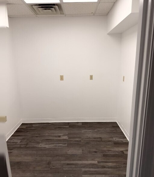 More Photos Of 1201 N Post Rd, Indianapolis Medical For Lease